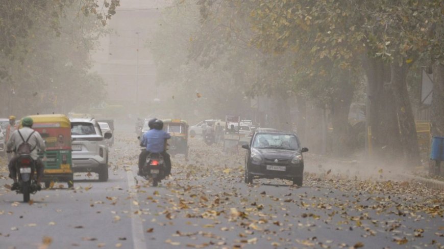 Today Weather Update: दिल्ली-NCR में मौसम ने ली अचानक करवट! धूल भरी आंधी से अंधेरा, अब बारिश की दस्तक से मिलेगी राहत?